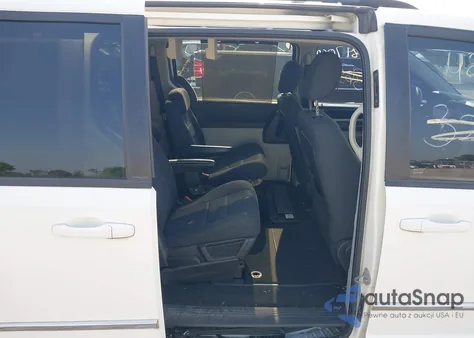 2010 Dodge Grand Caravan Sxt z USA, uszkodzony, nr VIN 2D4RN5D1XAR145551